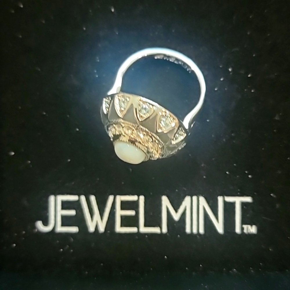 NIB Jewelmint Jazz Age Ring 💍 Stunning!